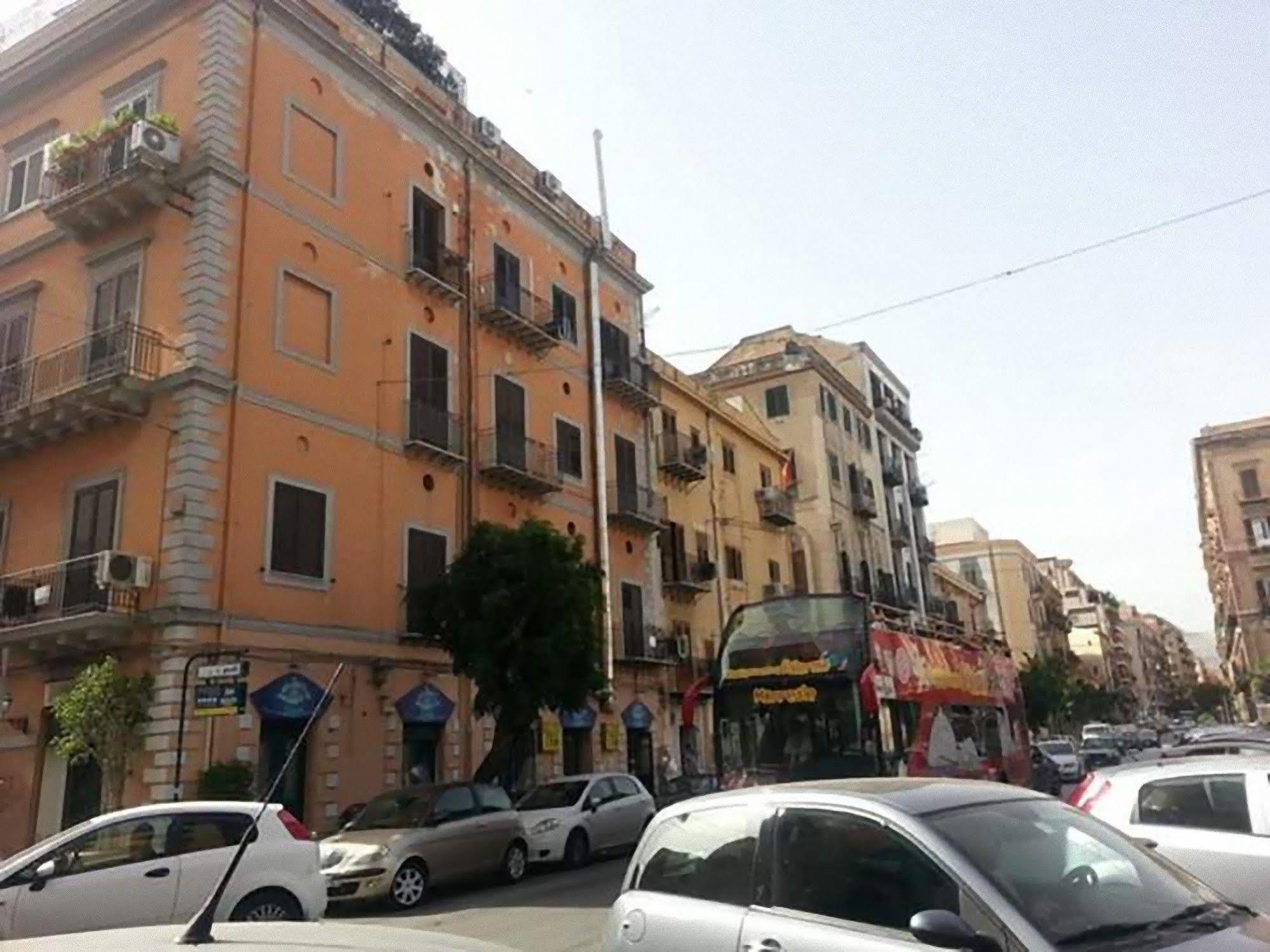 לינה וארוחת בוקר Palermo Centro Zoe מראה חיצוני תמונה